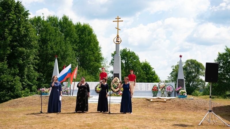 В суражском районе день вознесения. Чагодай Мглинского района. Памятник в урочище Чагодай. Ур. Чагодай Брянской области. Деревня Киржач Суражский район.