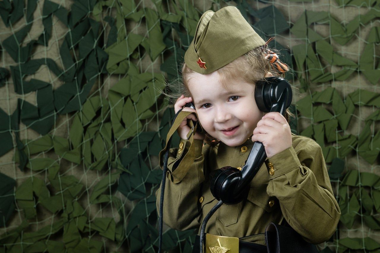 Фото девочки маленькой в военной форме