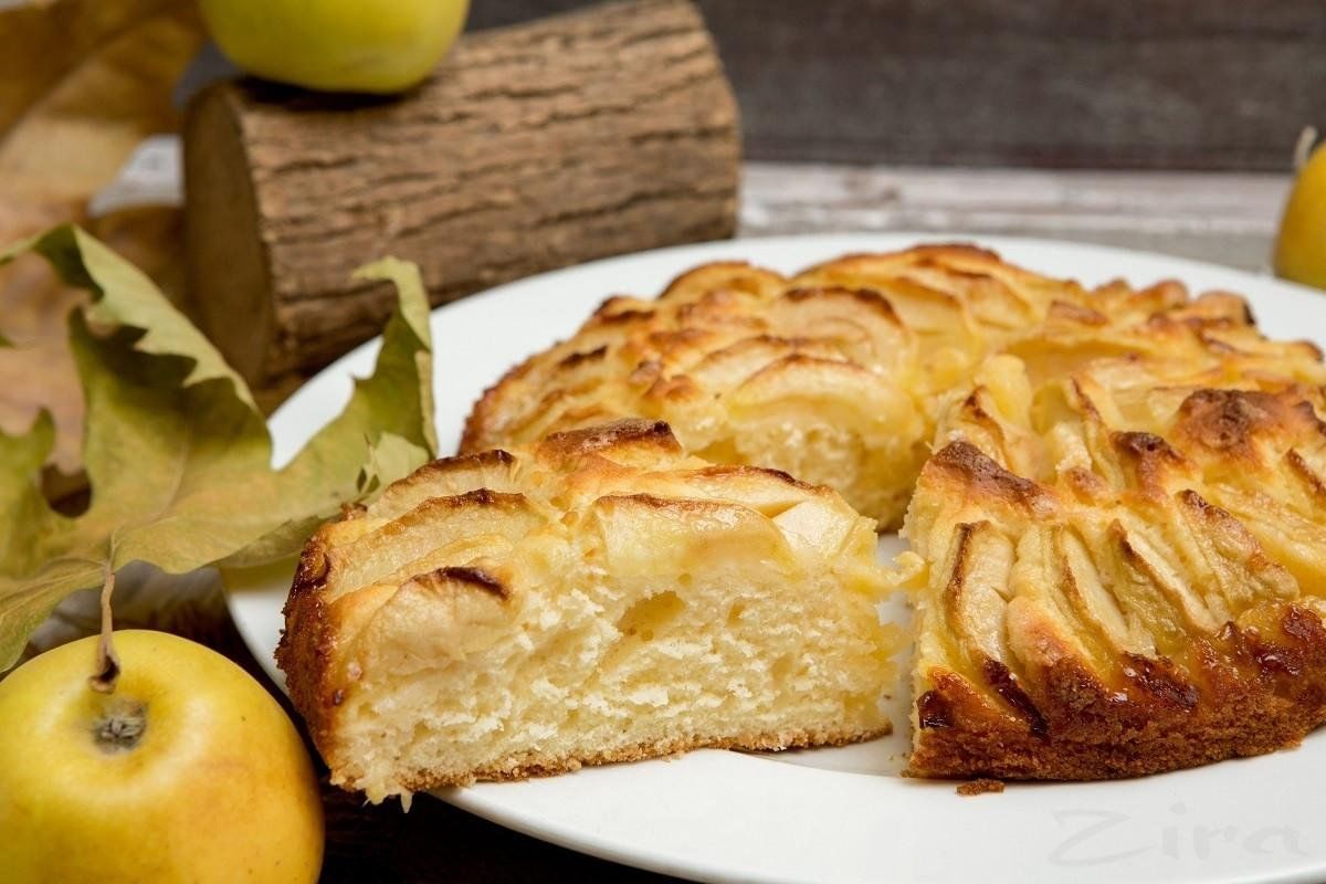 Шарлотка простой и вкусный рецепт. Корнуэльский яблочный пирог. Корнуэльский пирог с яблоками. Спар деревенский пирог. Итальянский деревенский яблочный пирог.