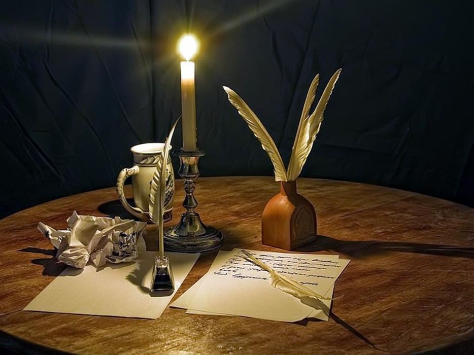 Литературный вечер гоголь. Стол писателя. Поэзия. Поэтическое перо. Письменный стол писателя.