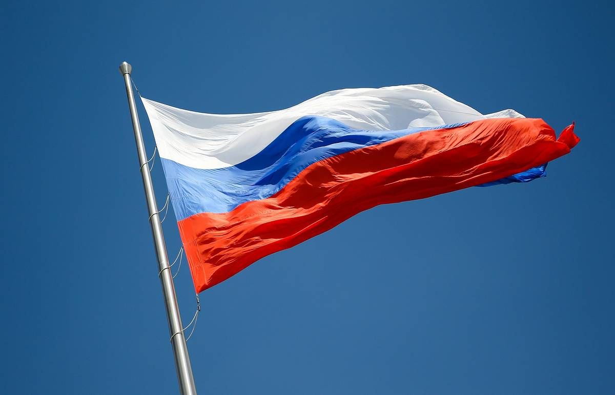 Российский флаг развивающийся
