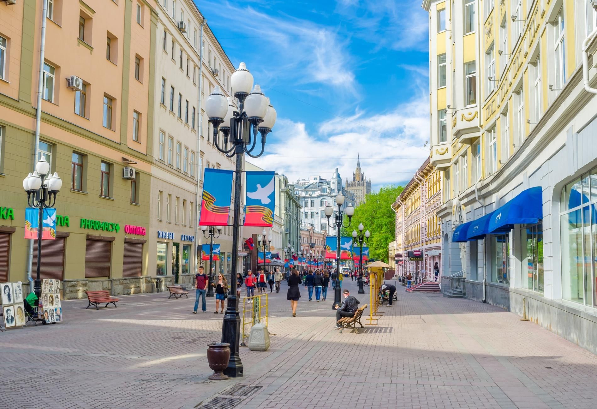 Пешеходная улица в Москве Арбат