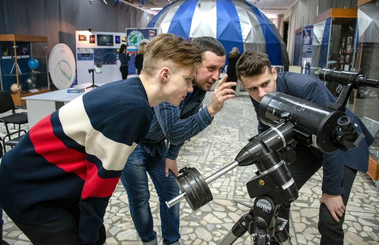 Международный день планетариев. Наблюдение в телескоп в планетарии Владикавказ. День планетариев 2024