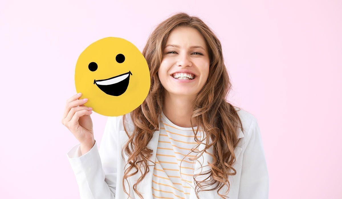 Making smile. Улыбка. Праздник хорошего настроения 4 февраля. Улыбчивый человечек. Широкая улыбка.