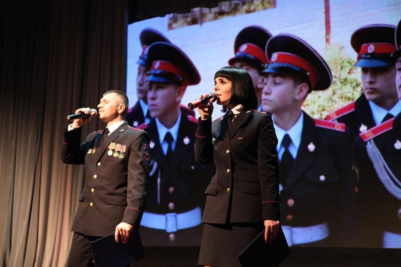 День полиции фото. Концерт ко Дню милиции. День полиции концерт. День полиции выступление. Название концерта ко Дню полиции.