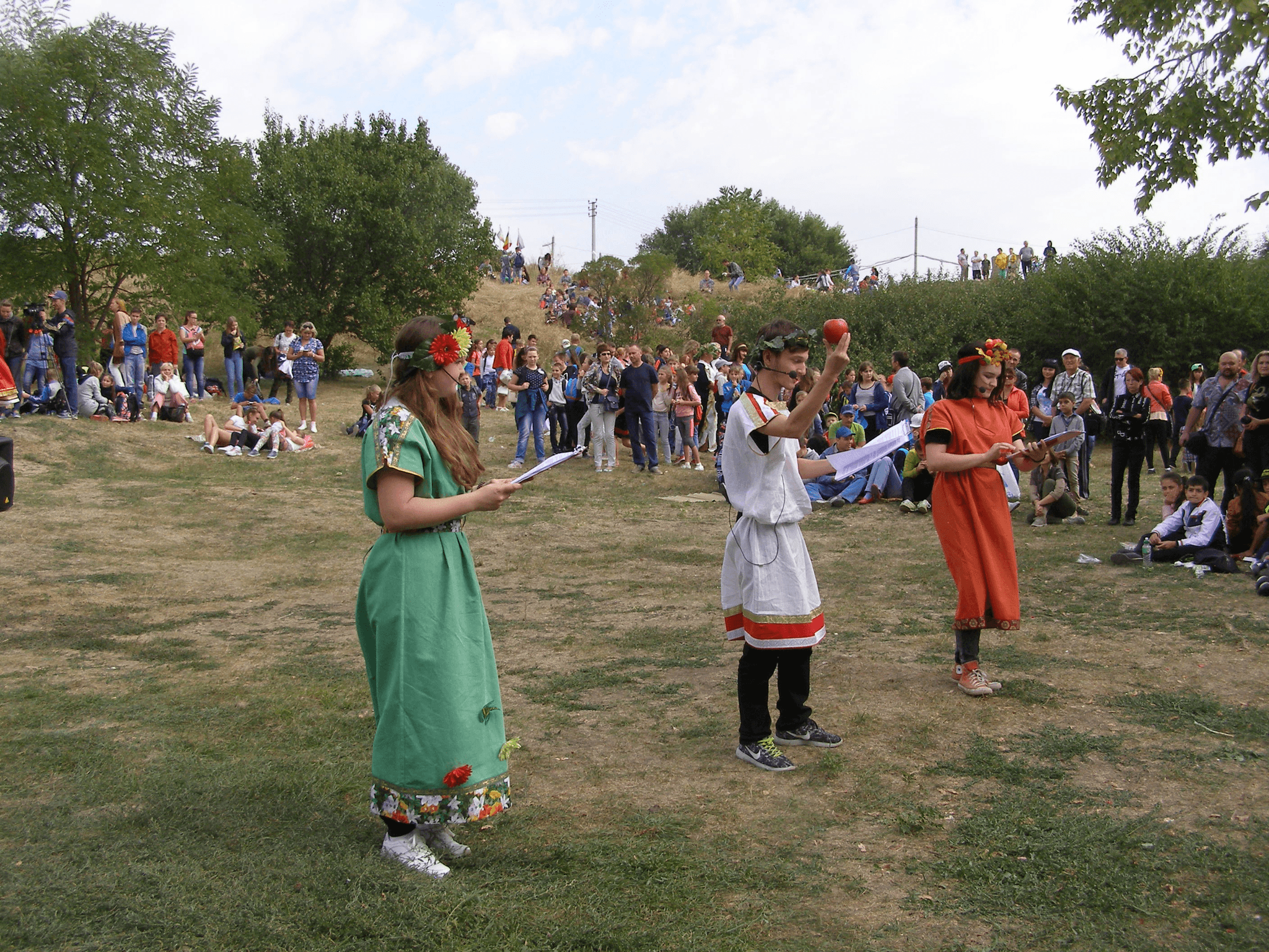 Фестиваль праздник Танаиса. Праздники поэзии в Танаисе. Клуб Танаис. Танаиса в Ростовской области празднуют Купалу.