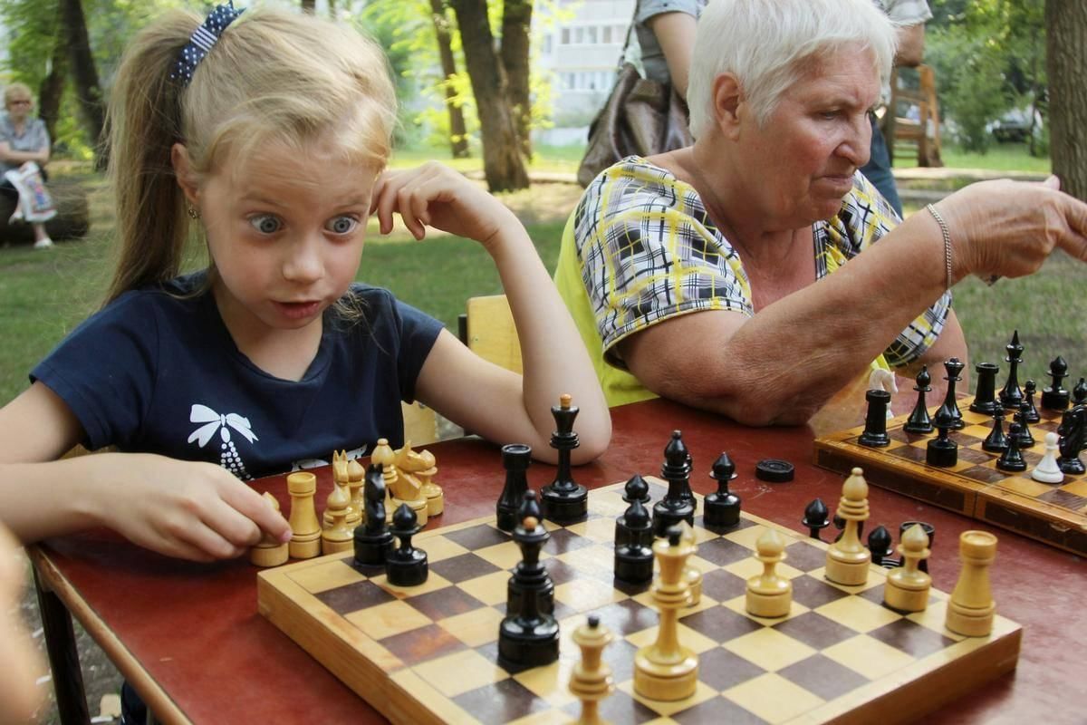 Человек играющий в шахматы