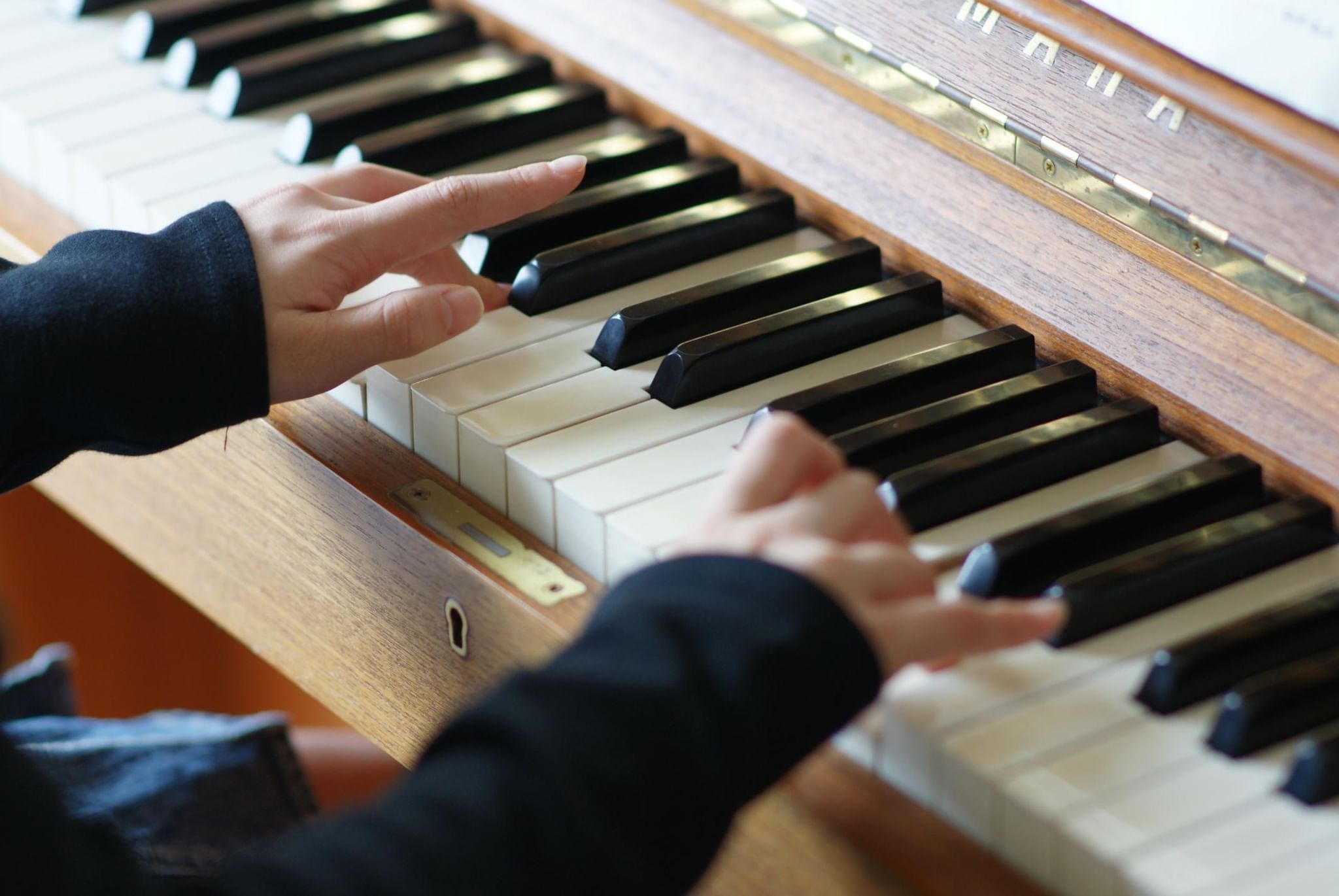 Piano класс. Фортепиано. Занятие в музыкальной школе. Музыкальная школа фортепиано. Уроки пианино.