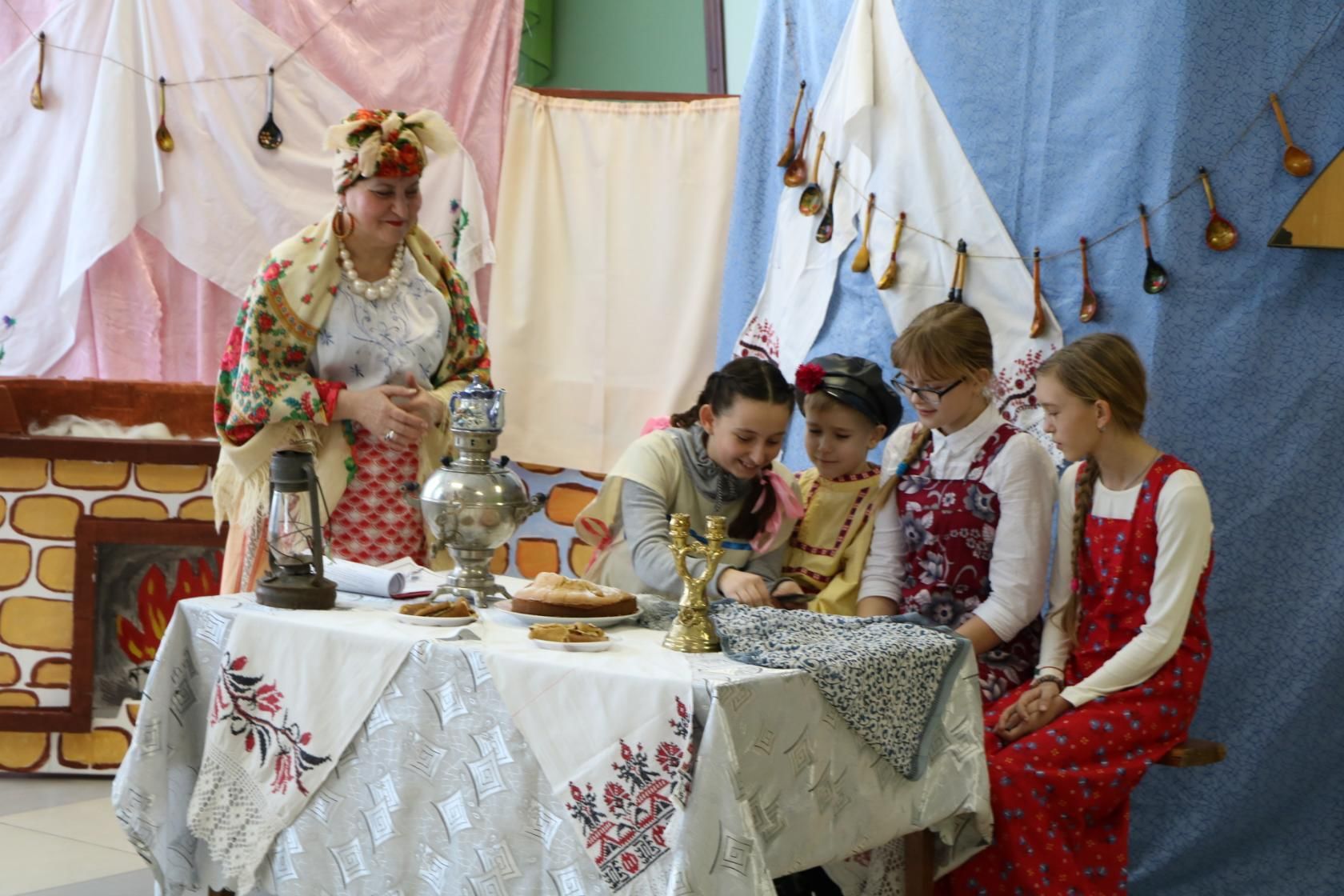 Сценарии представления семьи. Фольклорный праздник каравая. Дом культуры Рождественское Поворинский район. Семейные посиделки в ДК. Новгородские посиделки в доме творчества Новгород.