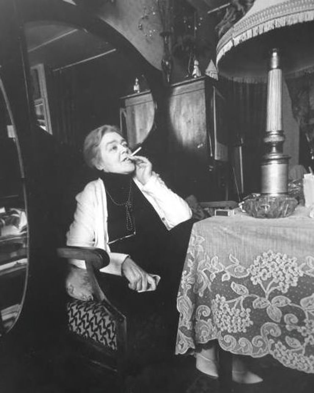 Переводчица и писательница Ольга Ивинская. Москва, 1991 год. Фотография: Эдуард Гладков / Мультимедиа Арт Музей, Москва