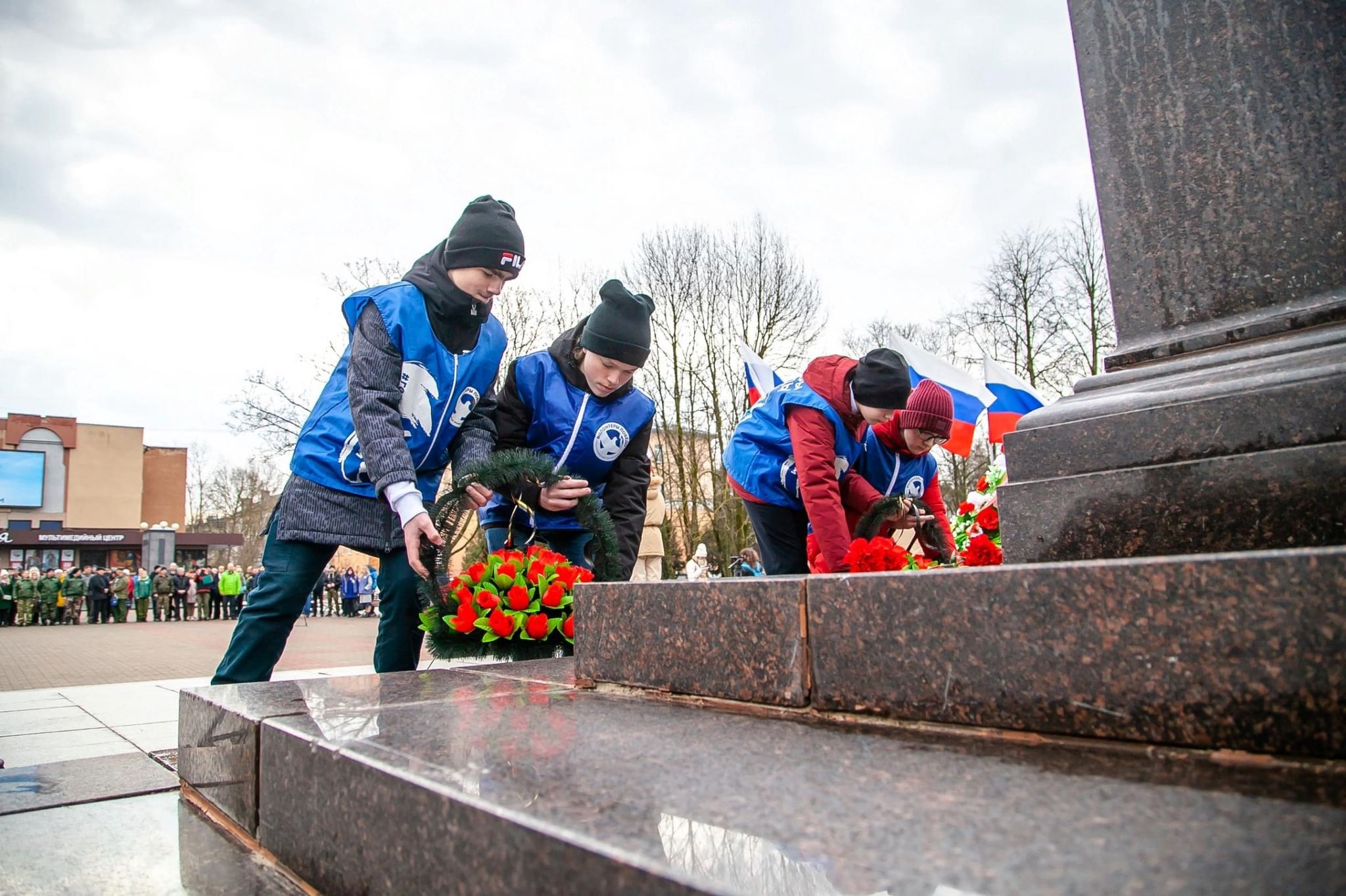 9 мая митинг 2023. Памятники ко Дню Победы. Митинг 9 мая. Памятник 9 мая. Памятники ко Дню Победы 9 мая.