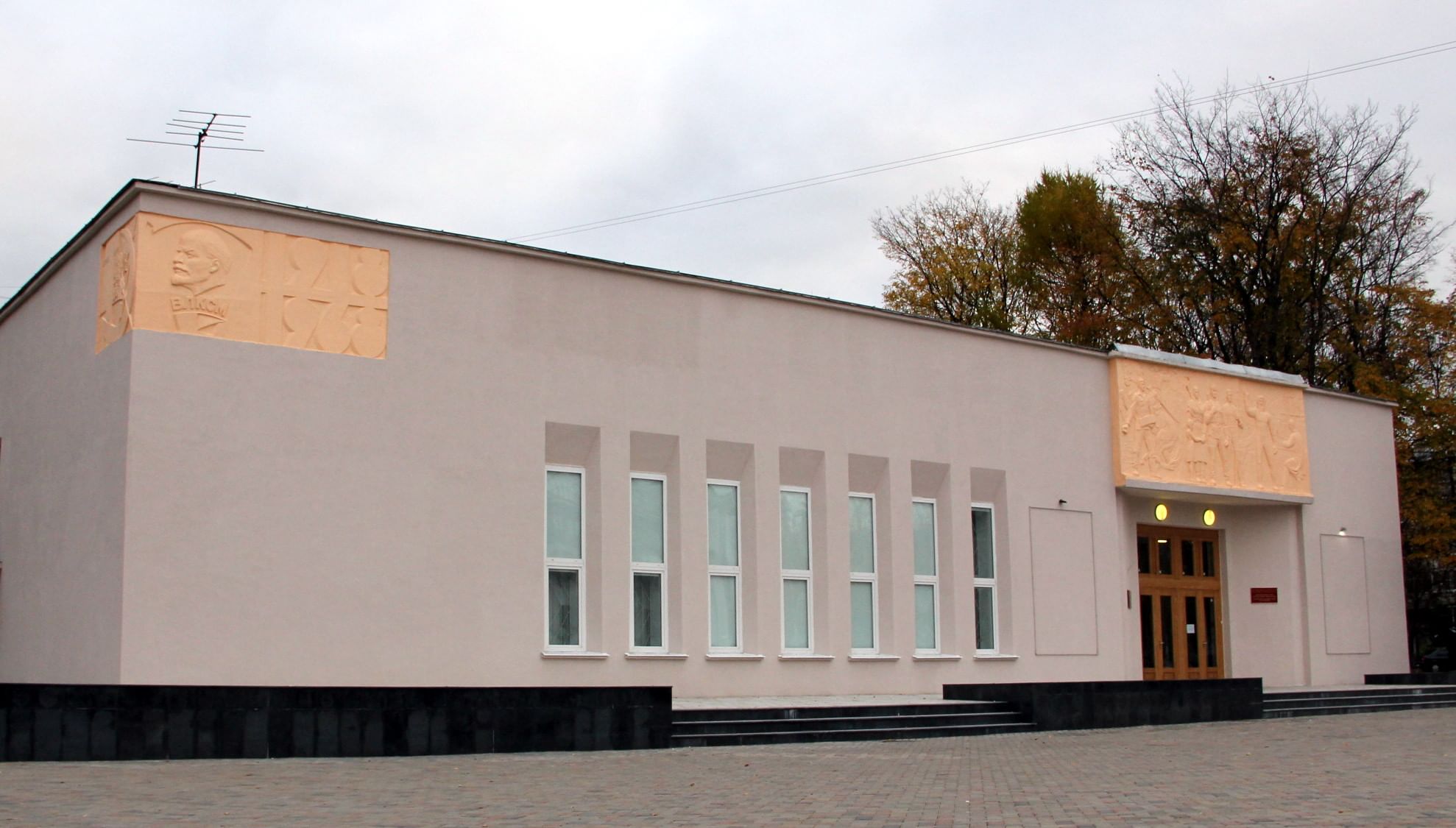 дом творчества лизы чайкиной. музей лизы чайкиной. лиза чайкина 23 омск. выставочный зал тверь. музей лизы чайкиной.