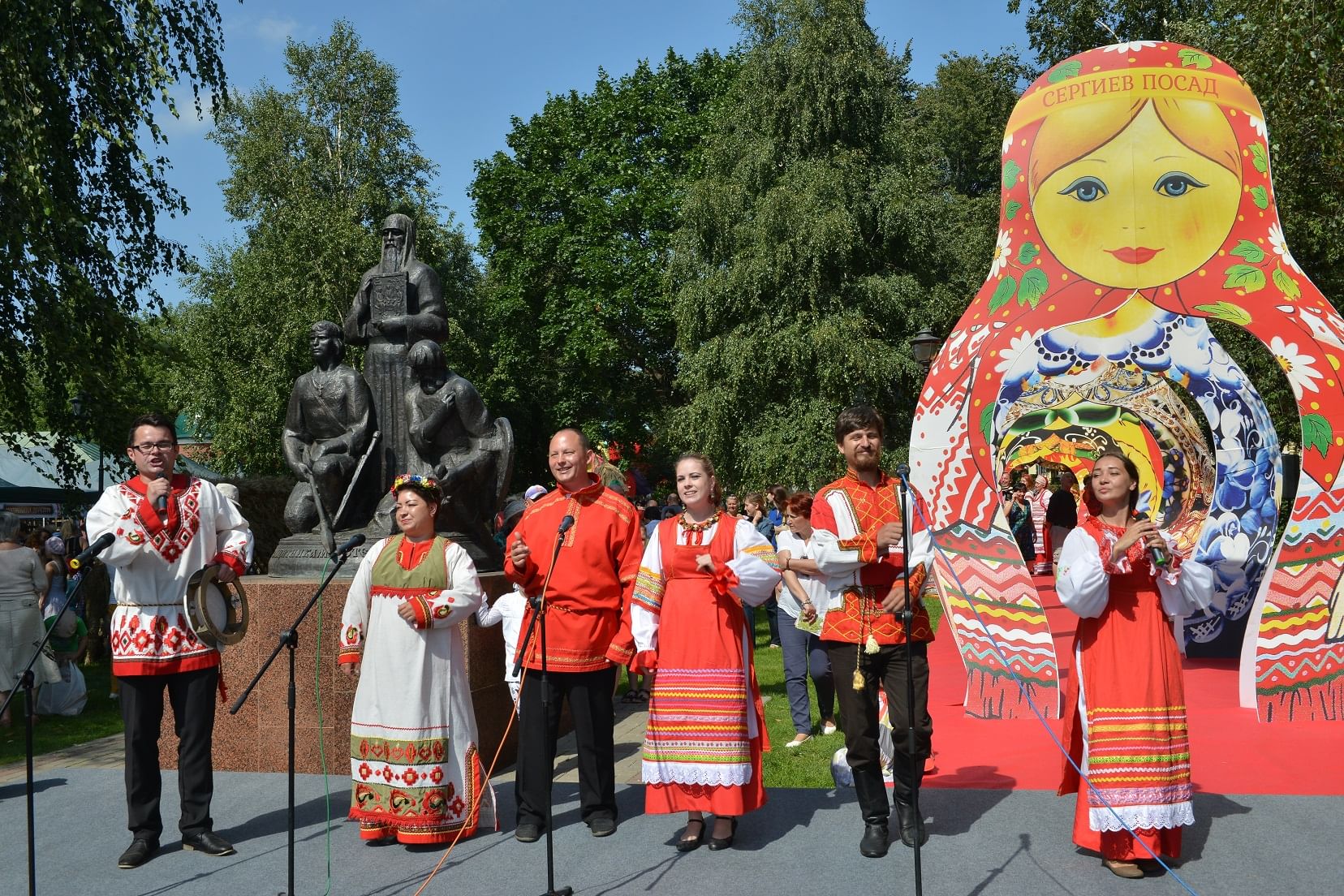 Фестиваль народного творчества. Фестиваль Матрешка. Фестиваль русской матрешки. Фестиваль русской культуры Матрешка. На международном фестивале матрешек.