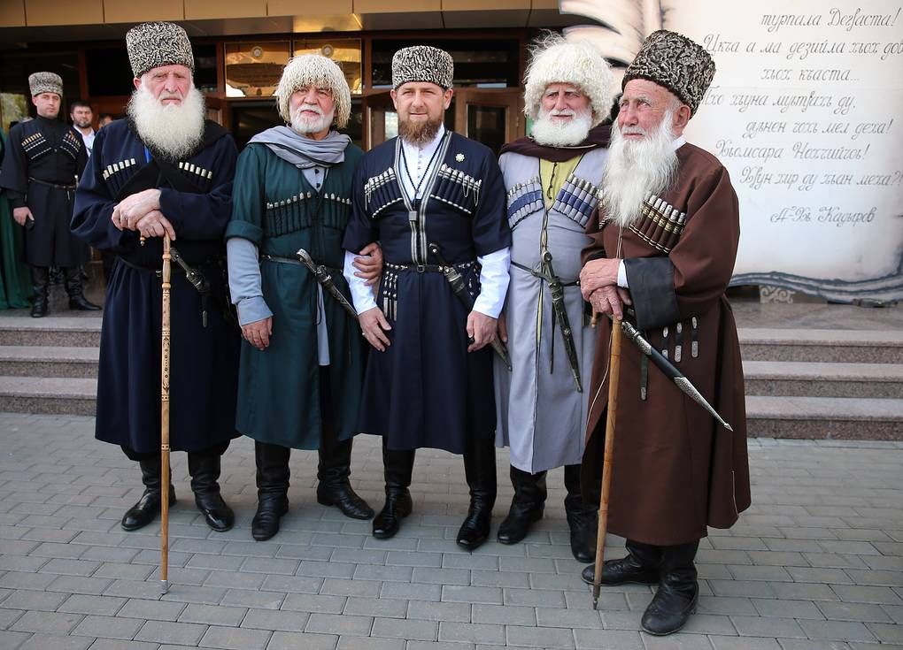 Чеченский народ. Одежда чеченцев. Национальная одежда чеченцев. Чеченцы народ. Республика Чечня Национальная одежда.