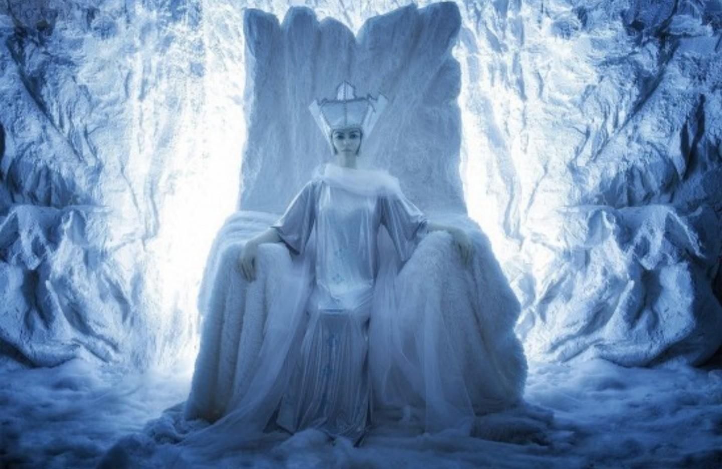 Snow queen. Снежная Королева из сказки Снежная Королева. Королева Марена Снежная Королева. Ледяной трон снежной королевы. Снежная Королева 1844.