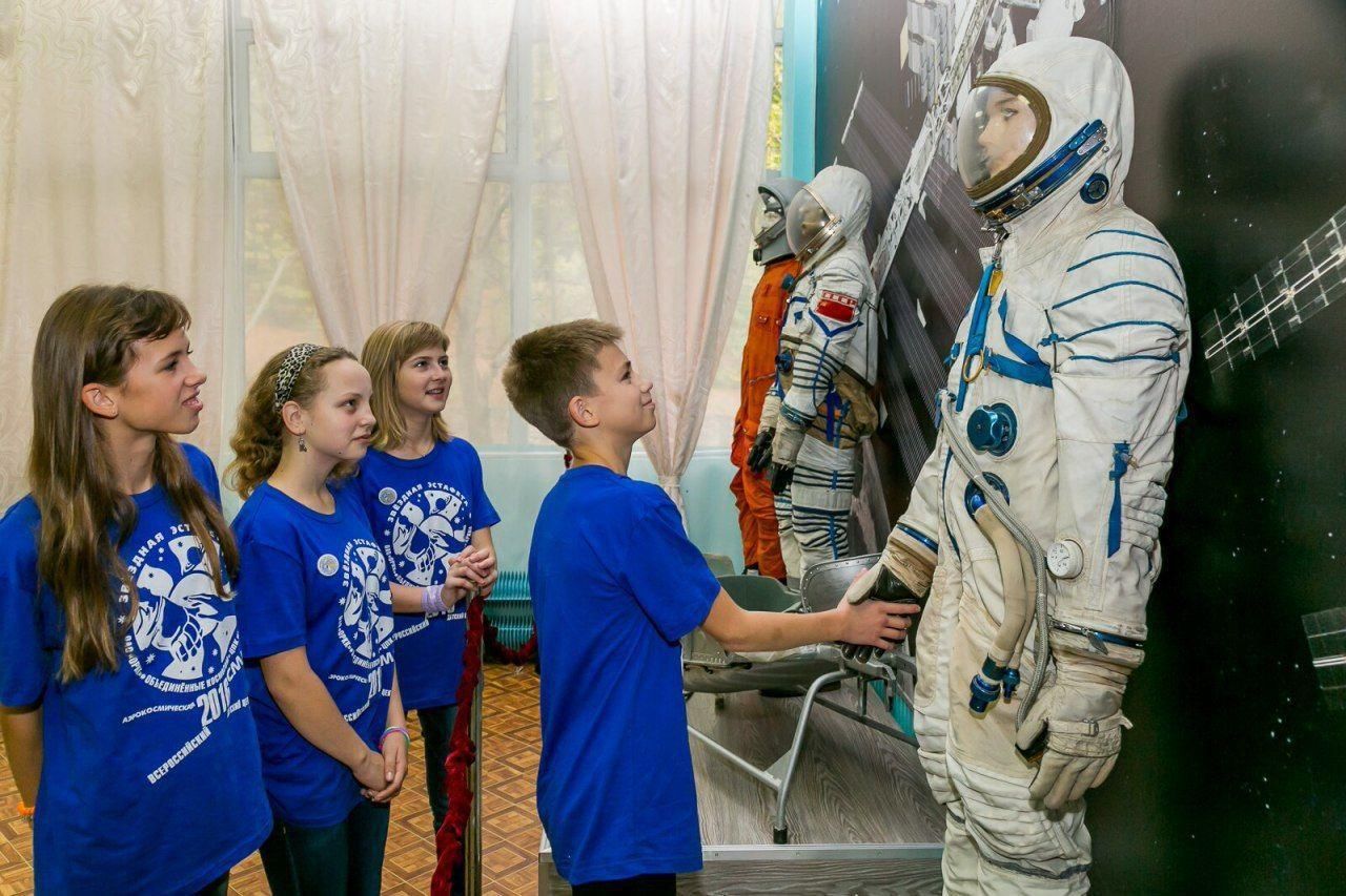 дети в день космонавтики