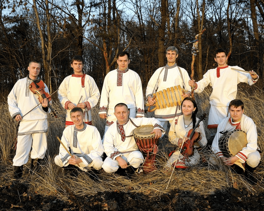 Народный фолк. Мордовский ансамбль Торама. Мордовский музыкальный инструмент Торама. Группа Торома Саранск. Фольклорный ансамбль Торама.