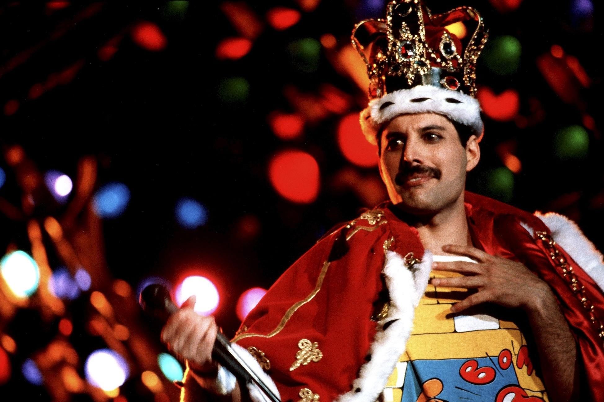 Freddie. Фредди Меркьюри. Queen Фредди Меркьюри. Фредди Меркьюри в короне. Фредди Меркурий в короне.