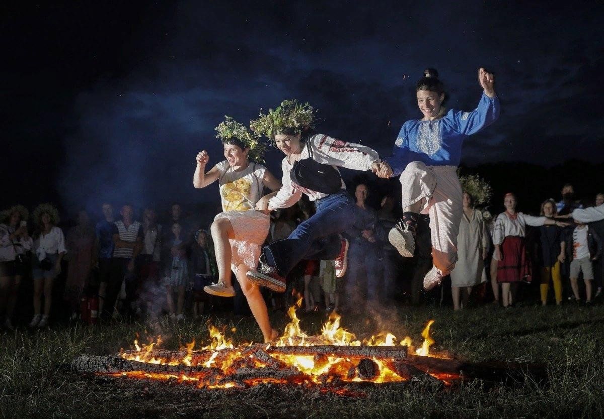 Праздник купали. Ночь на Ивана Купала. Праздник Ивана Купала в 2022. С праздником Ивана Купала. Купальские обряды.