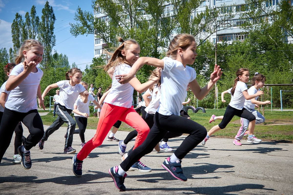 Какие спортивные мероприятия. Спортивный праздник в школе. Физкультурные праздники в школе. Детское спортивное мероприятие. Художественно спортивные праздники.