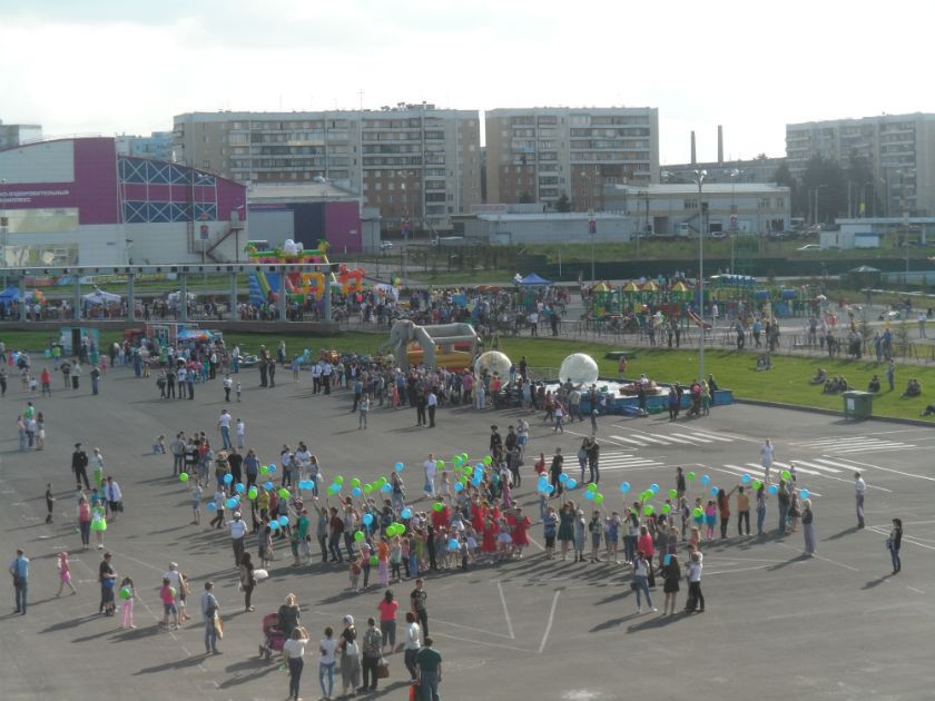 Новости города ленинск кузнецка. Площадь Ленинск Кузнецкий. Город Ленинск-Кузнецкий площадь Мазикина. Площадь Мазикина Ленинск Кузнецк. Население Ленинск-Кузнецкий на 2020.