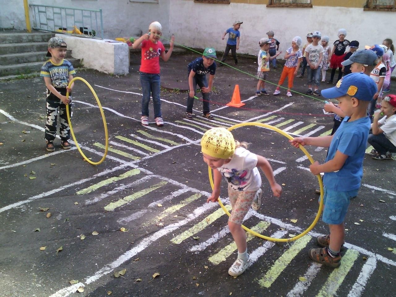 Развлечение день здоровья. Спортивный игрый для детей. Спортивный праздник в детском саду. Физкультурные праздники в детском саду. Игры для детей на улице.