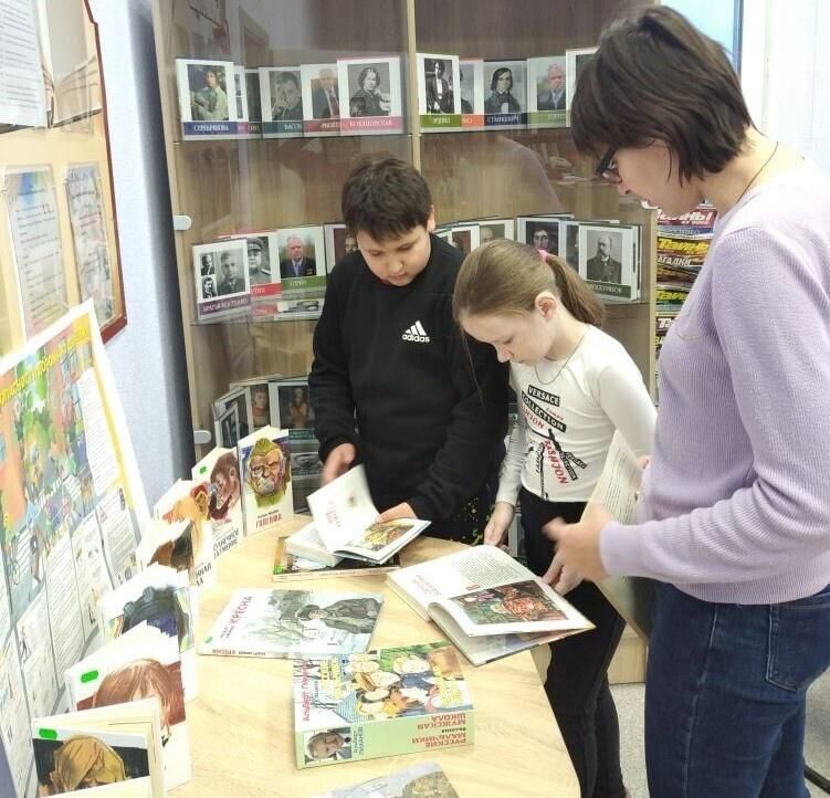 книжный белгород. книжный белгород. произведения белгородских авторов для детей. народный бульвар 70 белгород. книжный магазин канцелярия.