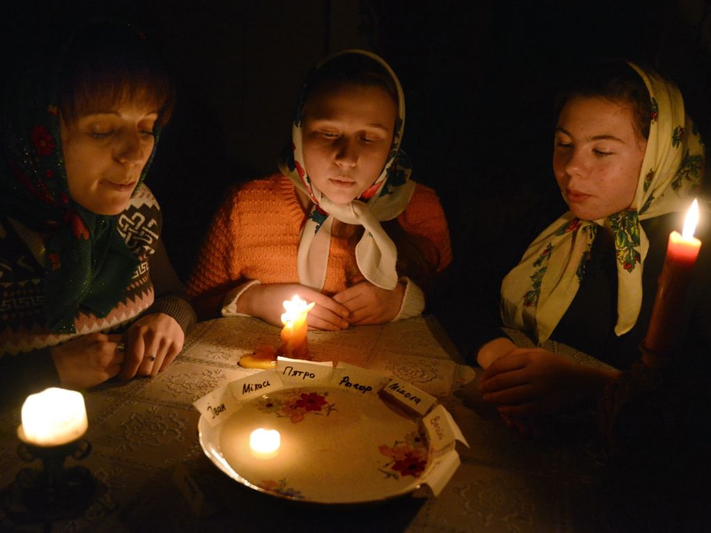 Рождественские гадания. Гомельская область, Белоруссия, 2015 год. Фотография: Виктор Драчев / ТАСС