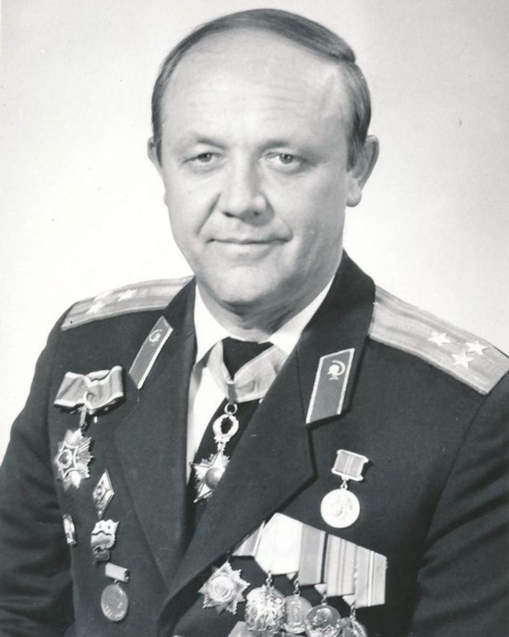 Юрий Сенкевич в парадной форме полковника медицинской службы. 1978-1979. Военно-медицинский музей Министерства обороны Российской Федерации, Санкт-Петербург