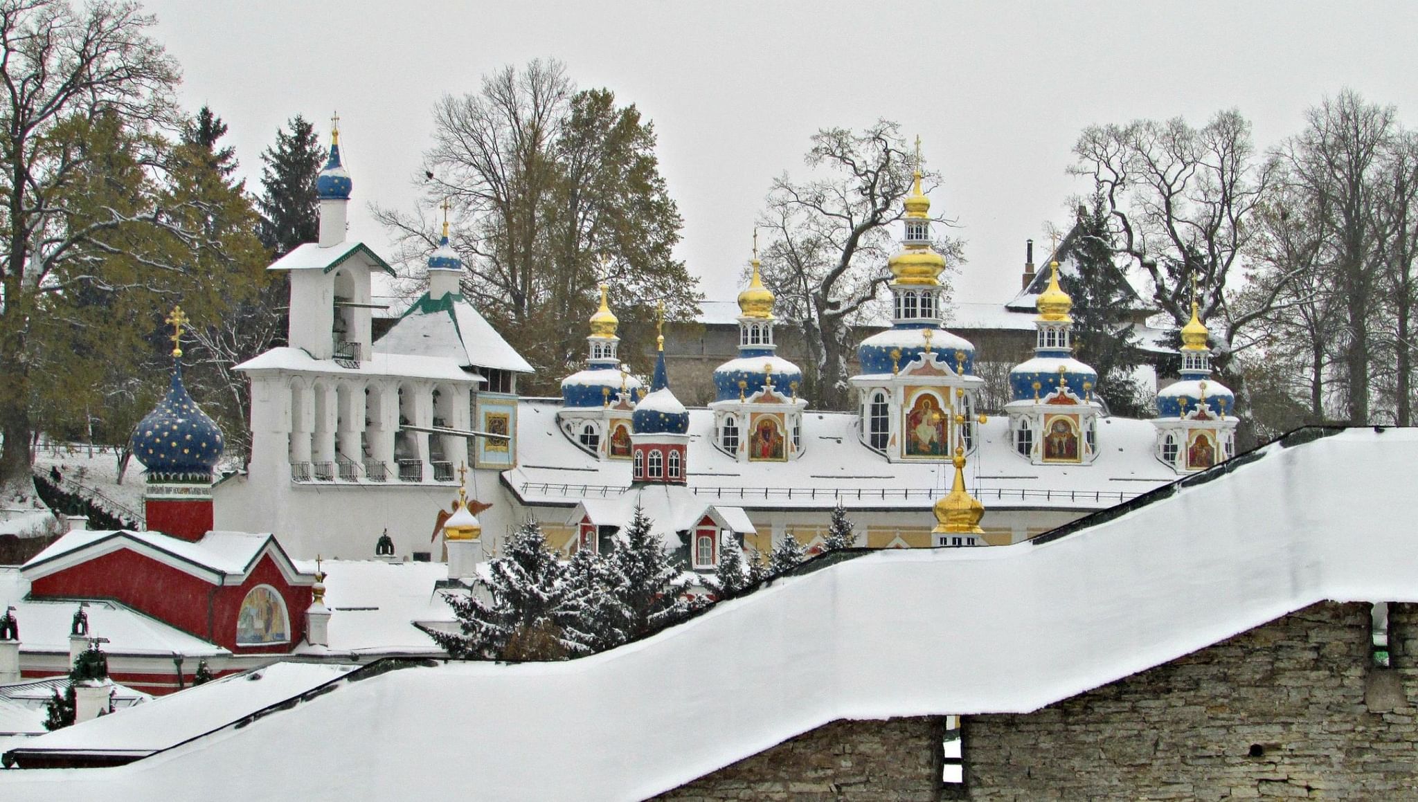 Псково печерский монастырь зимой фото