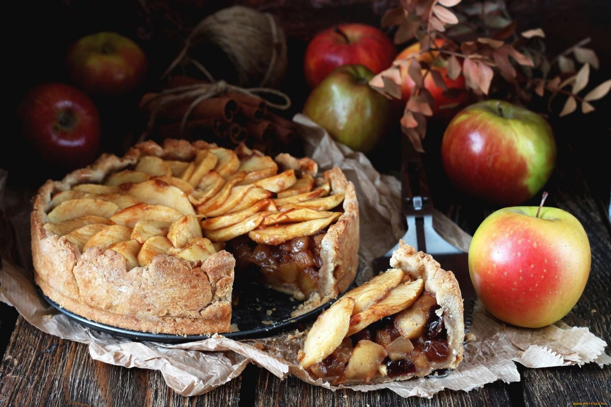 Яблоки замороженные на зиму на шарлотку. Apple pie (яблочный пирог). Осенний яблочный пирог. Яблочный спас пироги. Яблочный тарт.