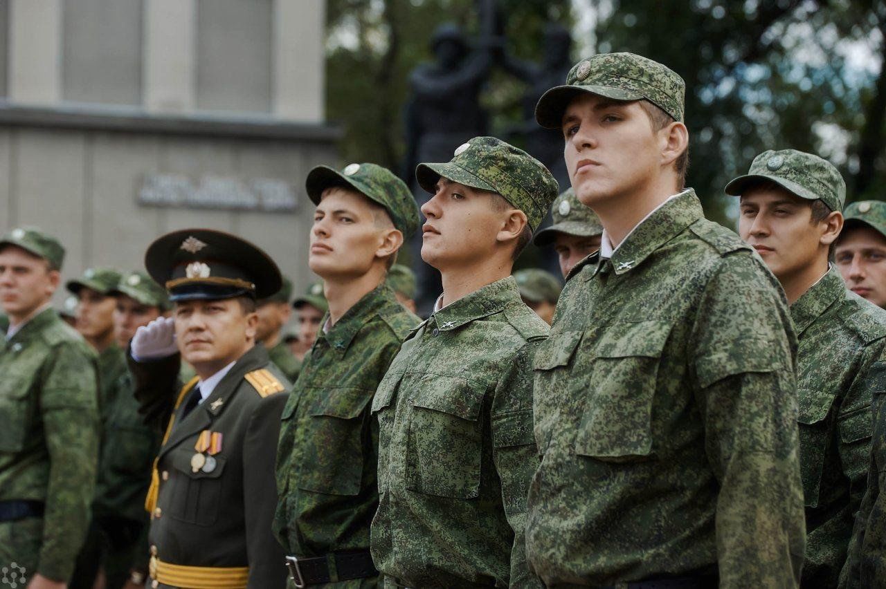 Стоящим солдатам. Военка. Военная подготовка. Военная Кафедра офицер. Военные учебные заведения.