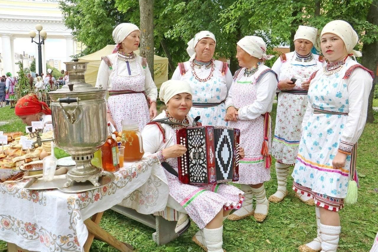 Сернур мари. Марийский праздник Агавайрем. Марийский праздник Пеледыш пайрем. Марий пайрем Агавайрем. Пеледыш пайрем праздник цветов.