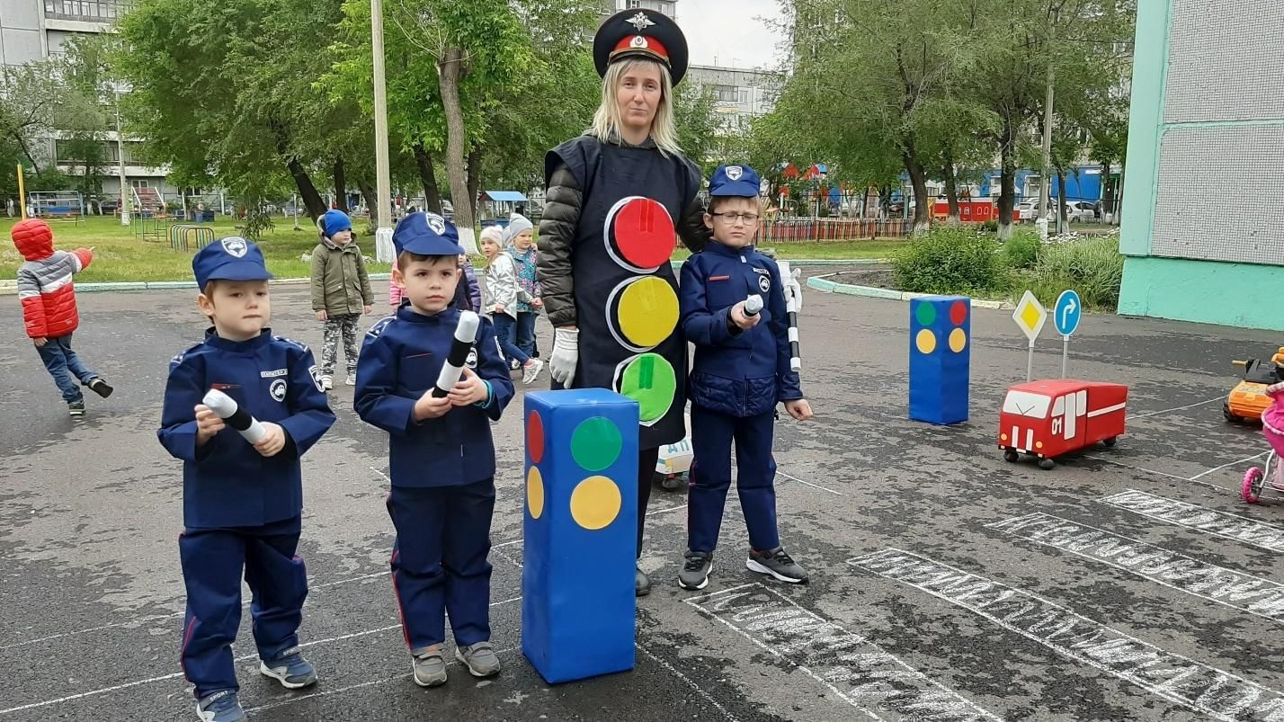 Пдд средняя группа фото Беседа "Соблюдаем правила дорожного движения" 2021, Надтеречный район - дата и м