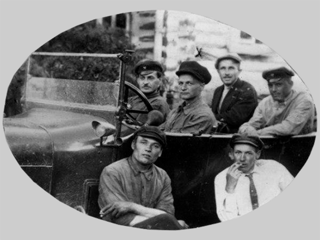 Андрей Платонов в Воронеже с друзьями. 1926 год. Фотография: Воронежский областной краеведческий музей, Воронеж