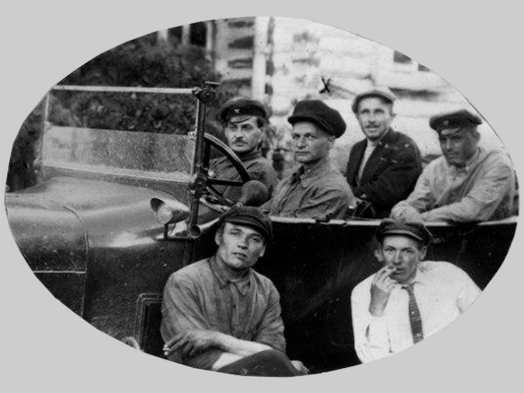 Андрей Платонов в Воронеже с друзьями. 1926 год. Фотография: Воронежский областной краеведческий музей, Воронеж