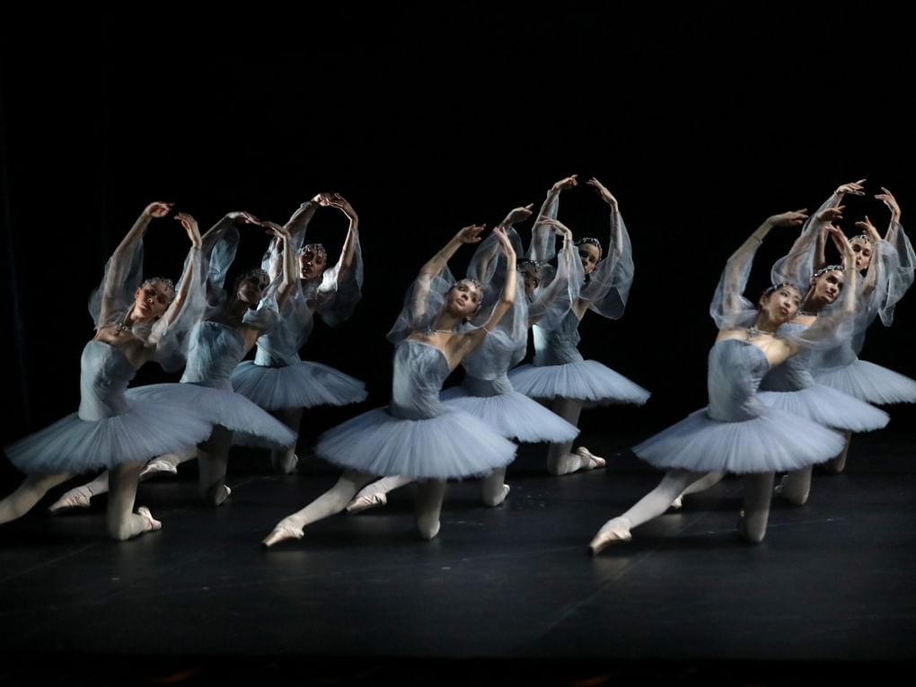Сцена из балета Начо Дуато «Баядерка». Михайловский театр, Санкт-Петербург, 2019 год. Фотография: ТАСС