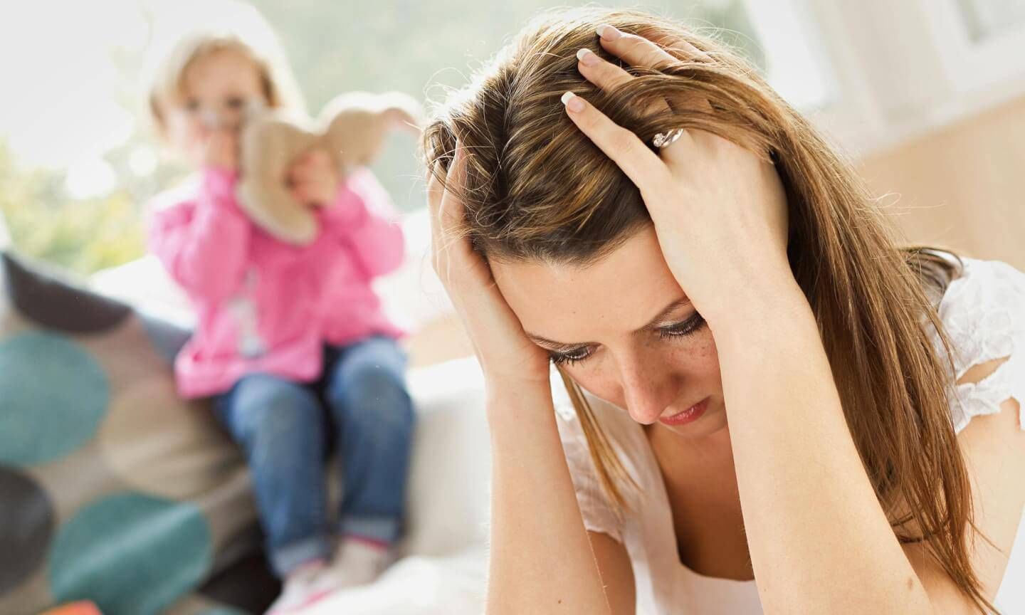 Вина перед мамой. Тревожность у детей. Стресс родителей. Тревожная мама и ребенок. Тревожные родители.