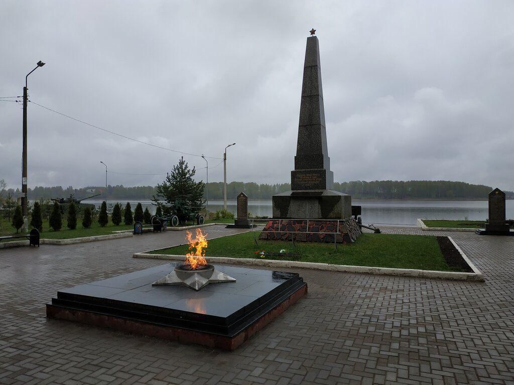 Обелиск в школу. Обелиски памятники мемориалы Великой Отечественной войны. Обелиск в честь павших в годы Великой Отечественной войны. Обелиски и памятники ВОВ. Обелиск Бологое.