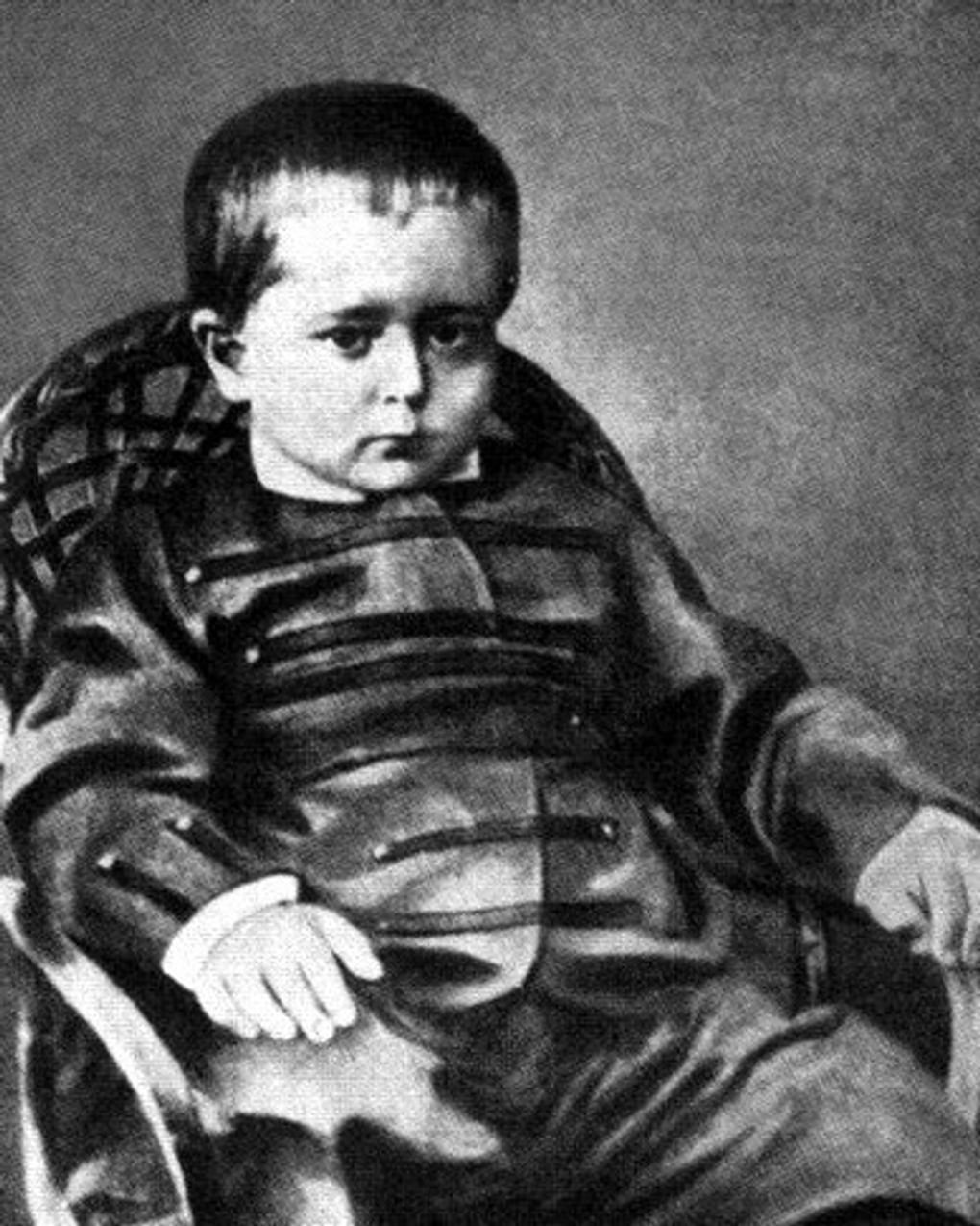 Леонид Андреев в детстве. Автопортрет с фотографии. Иллюстрация к книге Натальи Скороход «Леонид Андреев» (из серии «Жизнь замечательных людей»). Москва: Молодая Гвардия, 2013