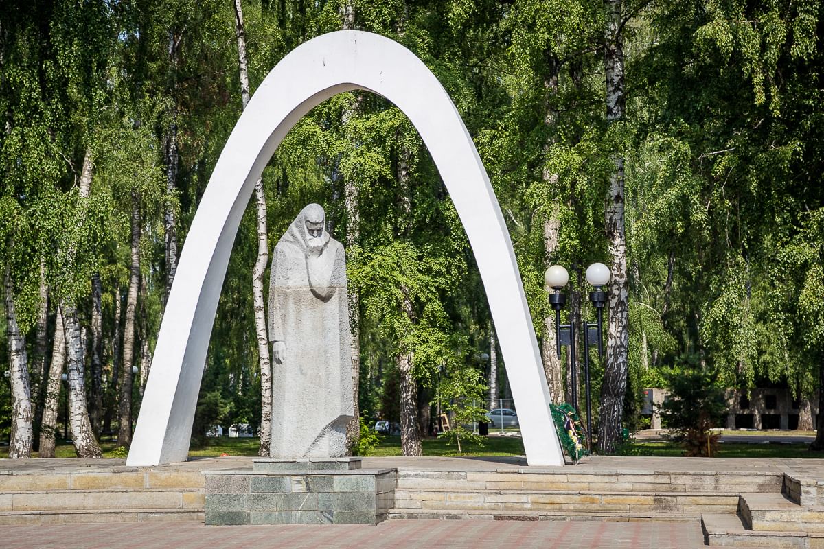 Новомосковск тульская область. Мемориальный комплекс Новомосковск. Памятники Новомосковска Тульской области. Город Новомосковск монумент. Мемориальный парк в г. Новомосковск Тульской области.