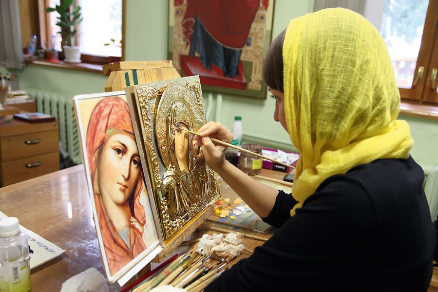 Создание иконы. Иконописец Светлана Богатова. Евгения Колесникова иконописец. Евгения Благова иконописец. Иконописец Галина Майорова