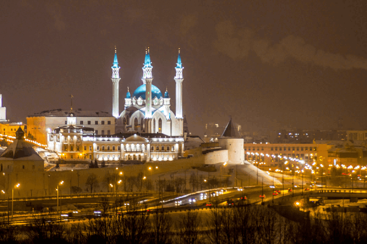 Город кул. Казанский Кремль Казань. Казань кул Шариф ночью. Ночной Кремль Казань. Казанский Кремль Татарстан Альметьевск.