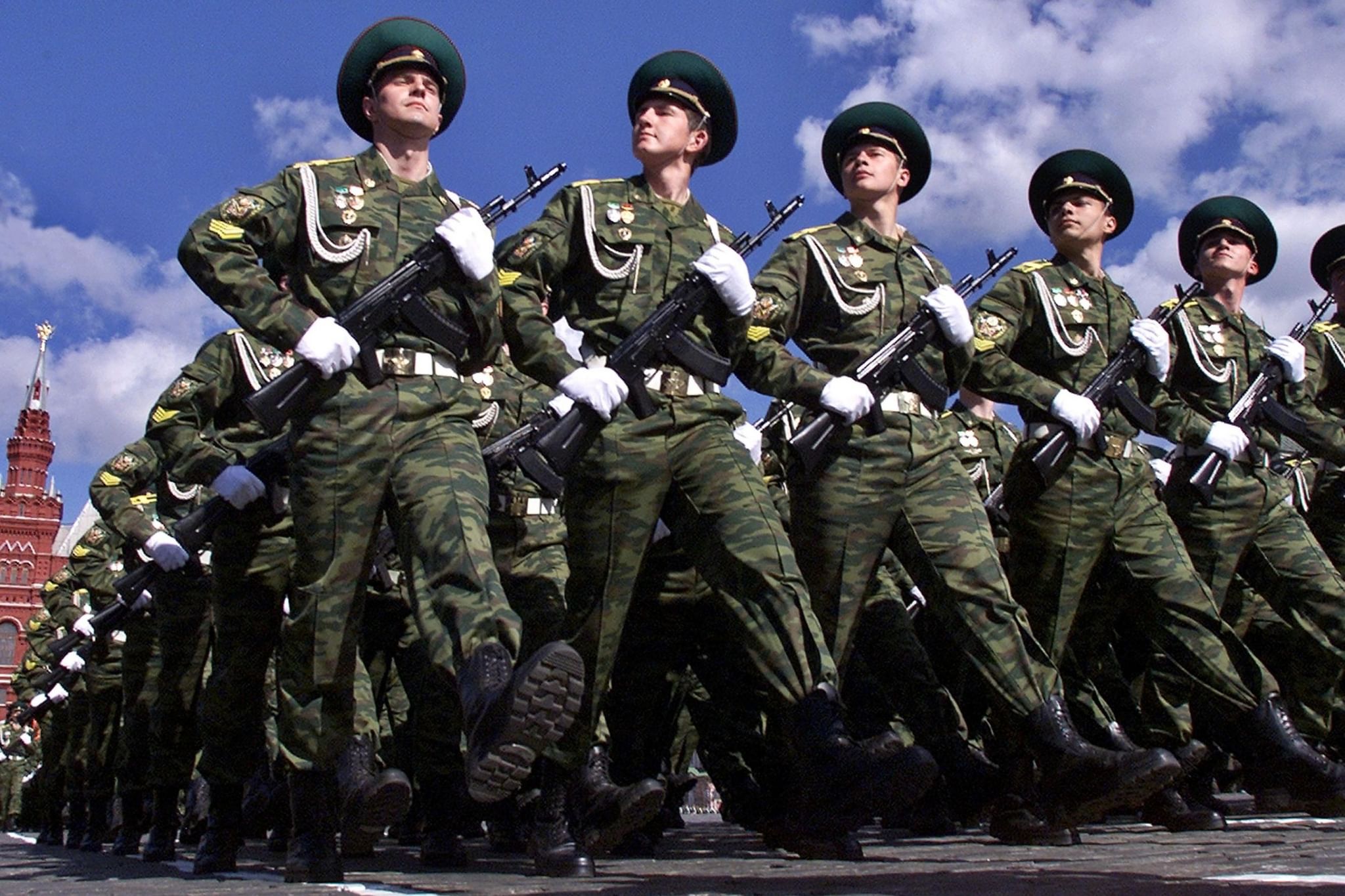 Войск 1. Солдаты разных войск. Современная наша армия. Солдаты нашей армии. Солдаты разных родов войск.