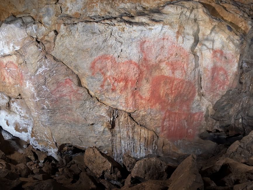 Cave text. Каповая пещера в Башкирии. Музей пещеры Шульган Таш. Капова пещера на Урале. Капова пещера музей.