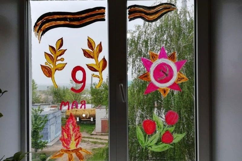 Окна победы 2024 шаблон. Украшение окон ко Дню Победы. Украшение окон к 9 мая в детском саду. Окна ко Дню Победы в детском саду. Окна ко Дню Победы украсить.