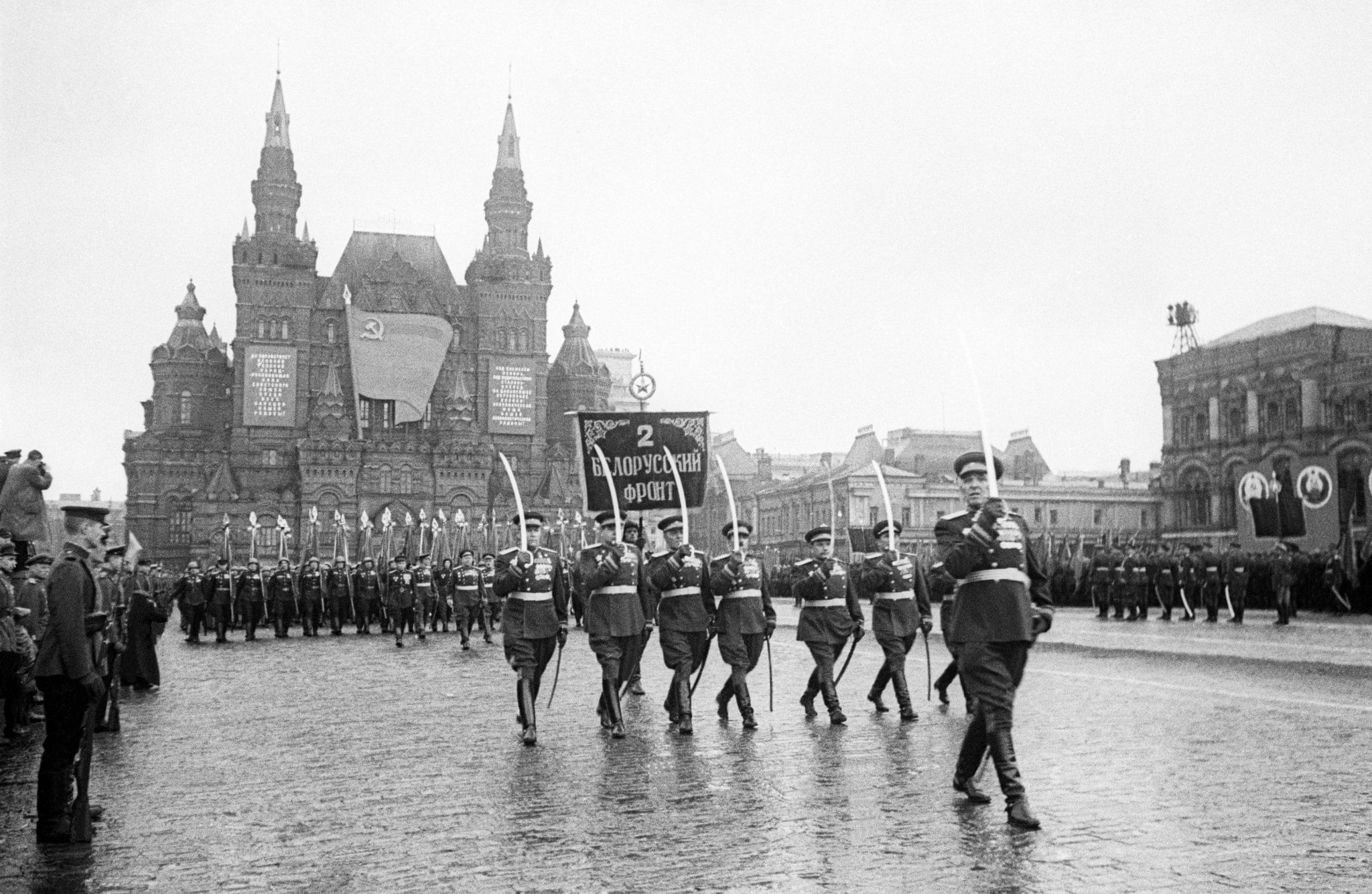 Первые парады 9 мая. Парад Победы 1945 года. Парад Победы 24 июня 1945 года. Первый парад Победы 1945 года. Фотографии парада Победы 1945 года.