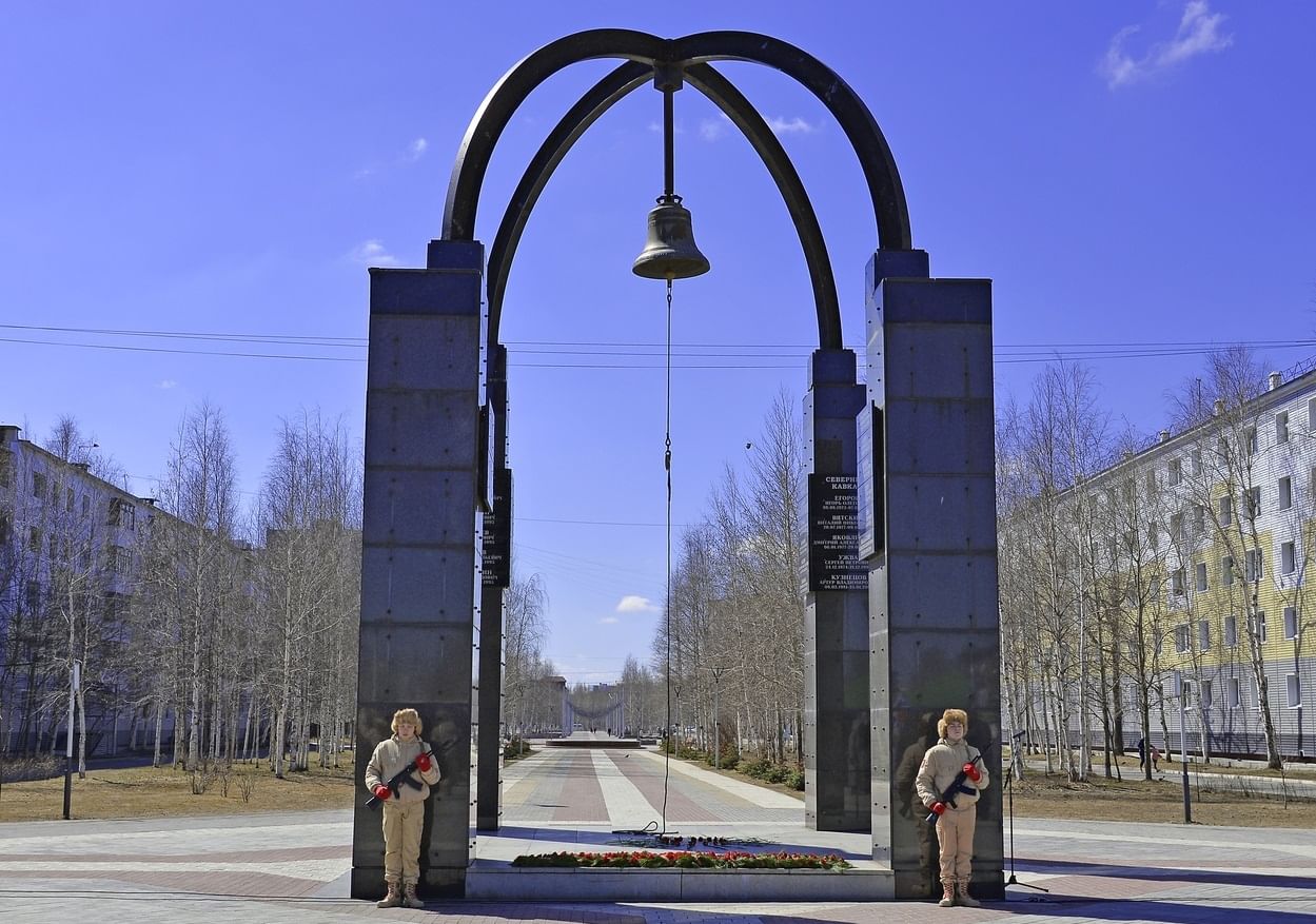 Памятник воинам интернационалистам в Нижневартовске описание