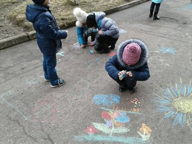 Флэшмоб рисунков на асфальте