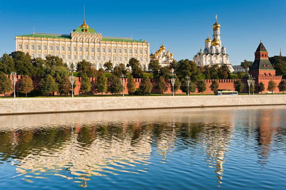 Какие реки протекают у стен московского кремля